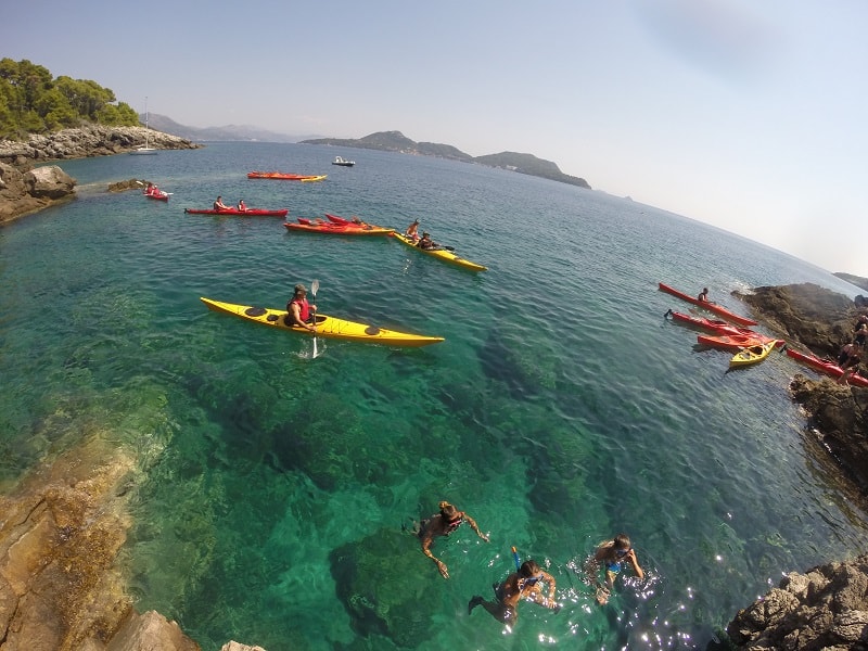 Pływanie kajakiem po rzece i morzu